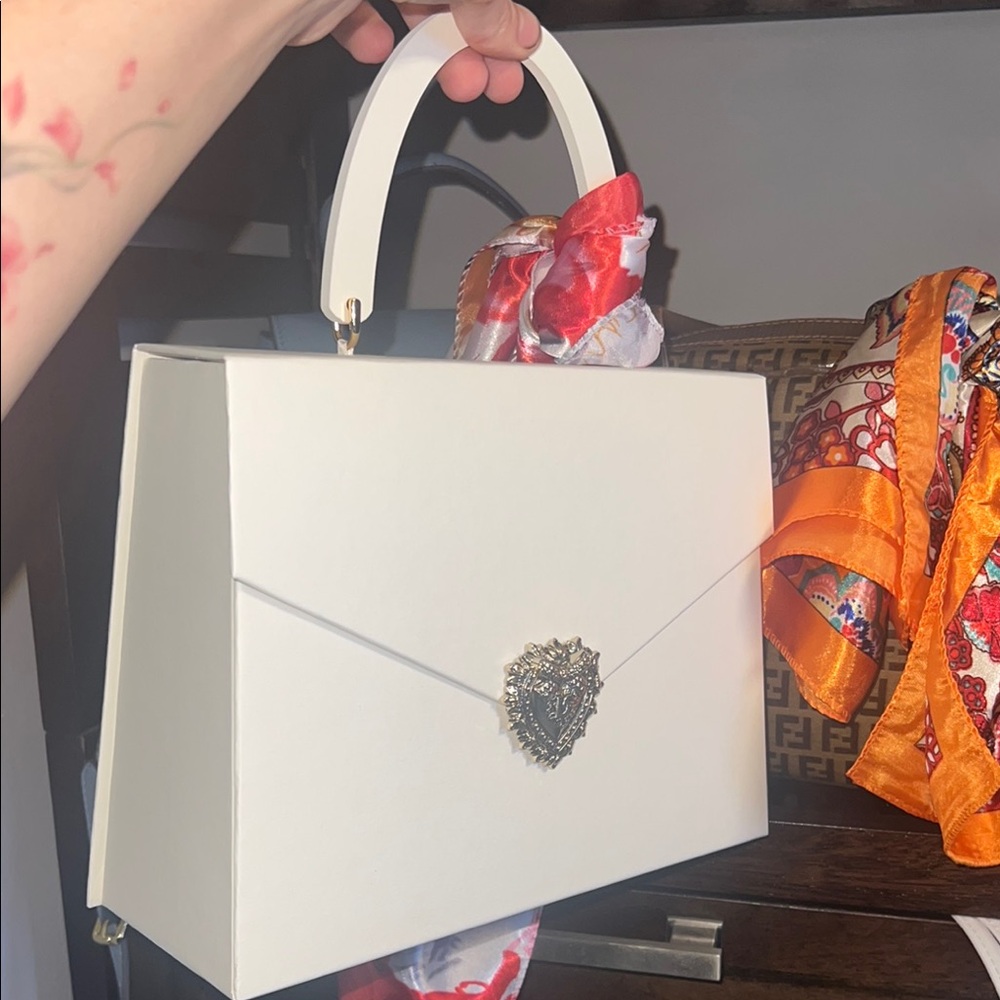 Elegant White Handbag with Gold Accent